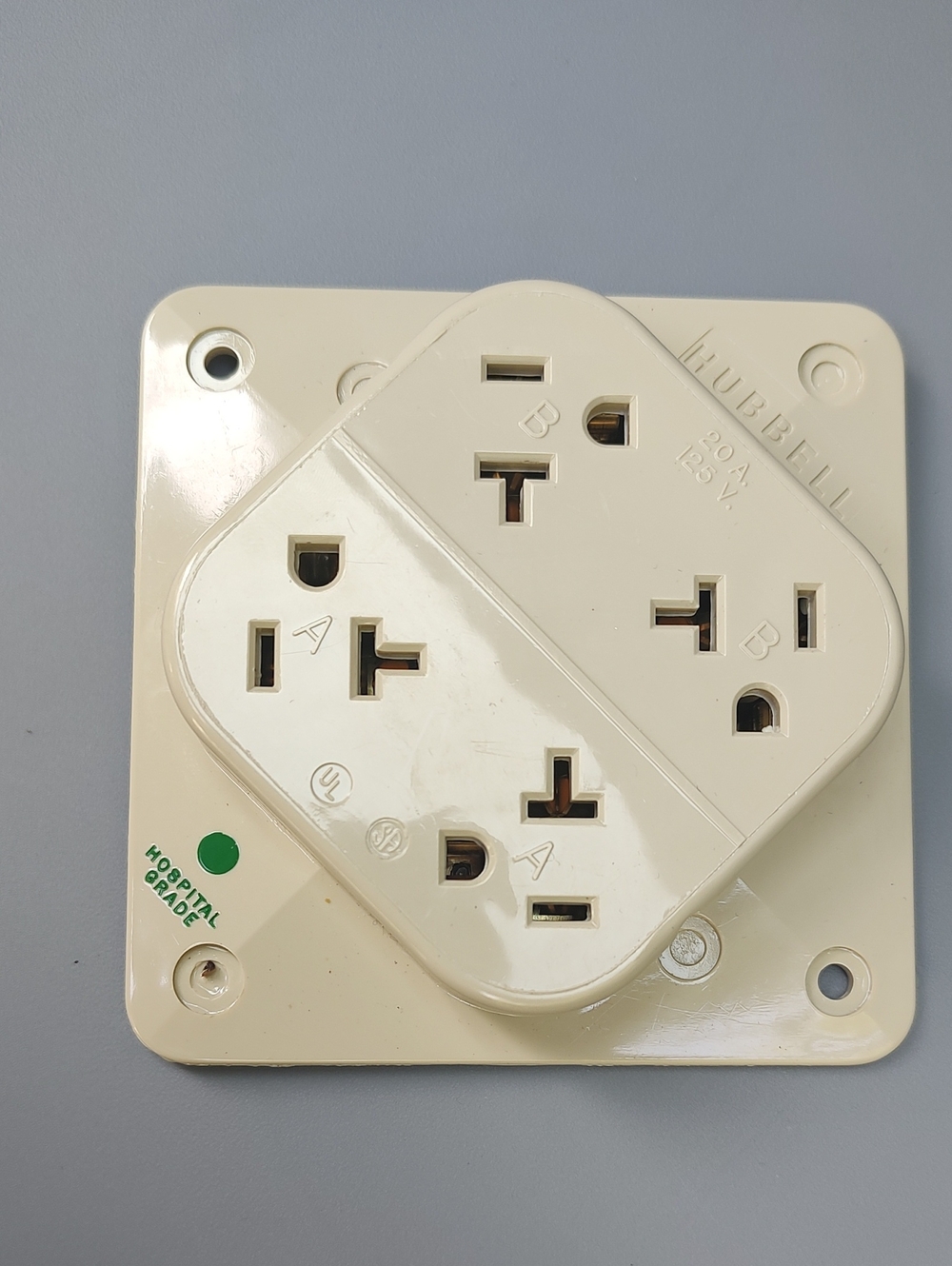 Hubbell HBL420HI Receptacle 20A 125V Multi-Outlet Wall Power Adapter